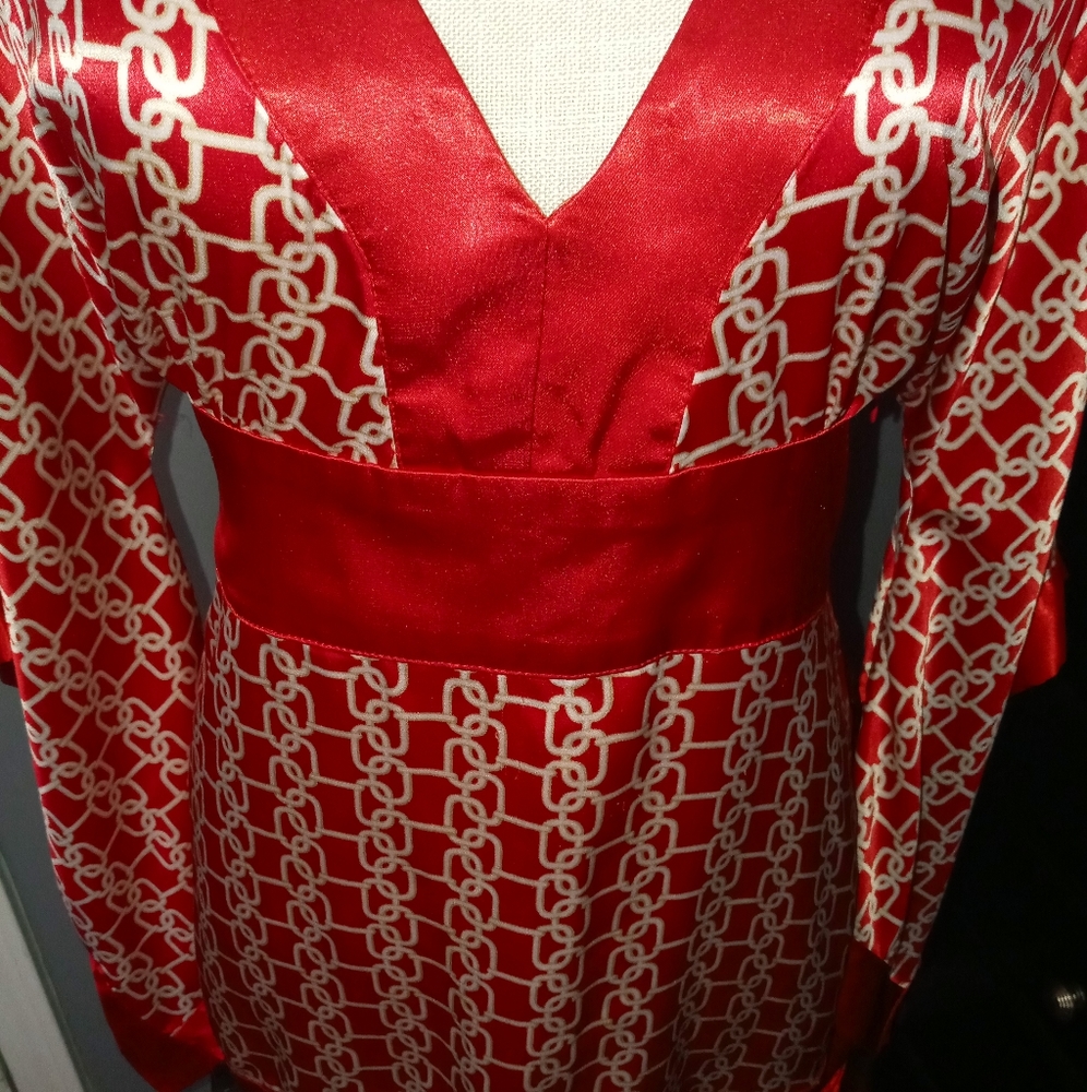 Woman's Top - Picture 2 of 6